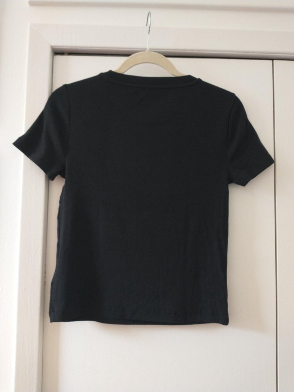 GAP Women's Modern Rib Crop T-Shirt in Black NWT - Picture 13 of 14